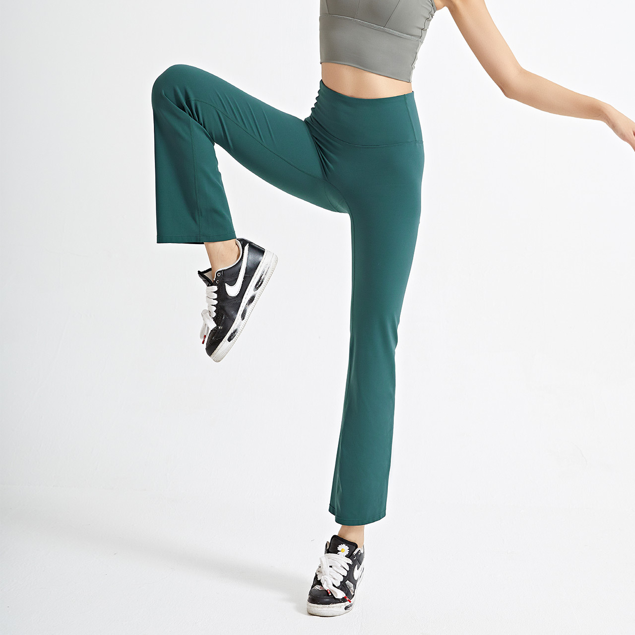 W912DM Green Flared Legging